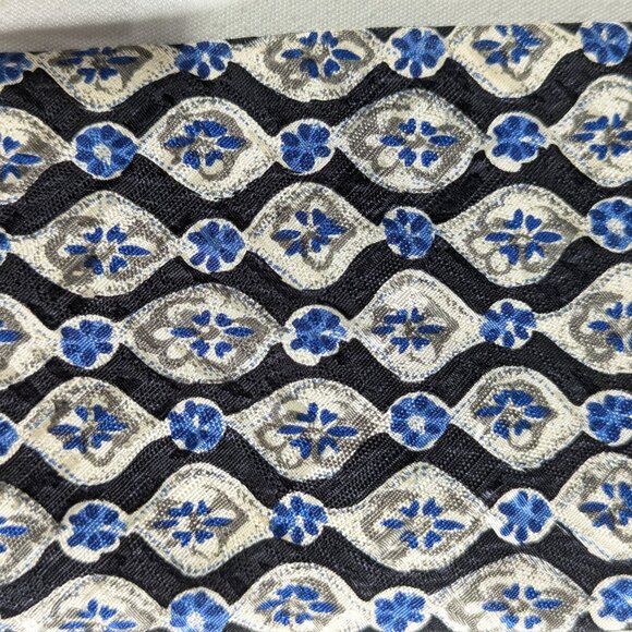Oscar de la Renta 100% silk necktie, black white blue chinoiserie pattern - Picture 3 of 10